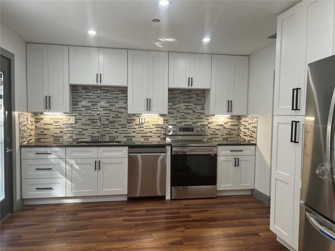 4702 N Willis St - Photo 5 of 29