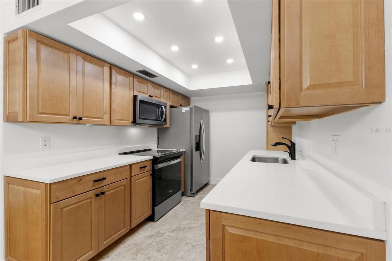 1001 Pearce Dr #302 - Photo 6 of 27