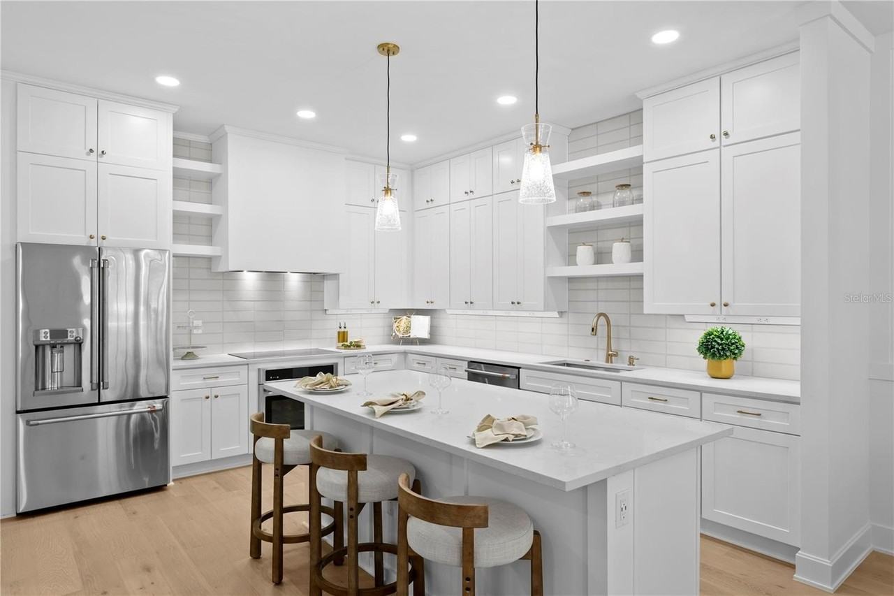 440 Gilman Pl N - Photo 4 of 38