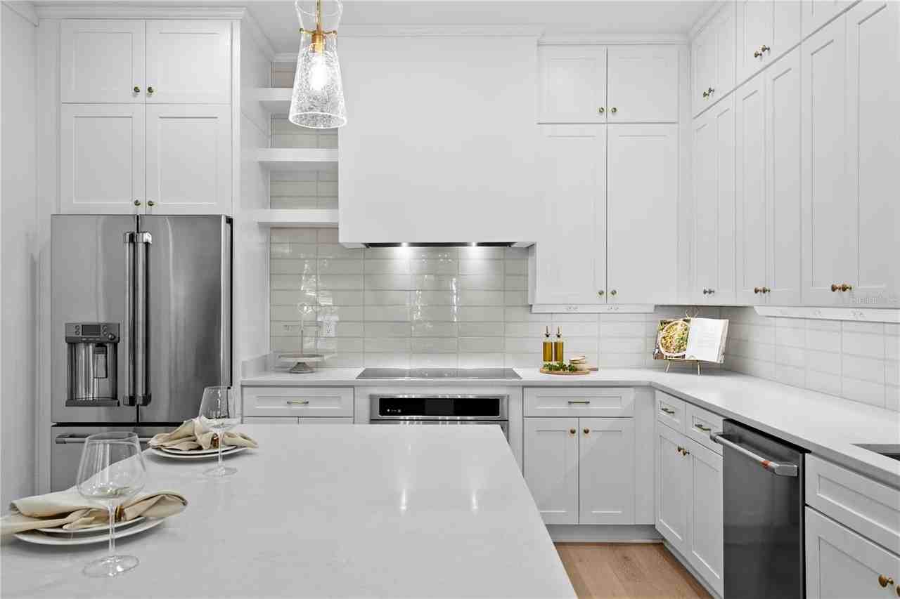 440 Gilman Pl N - Photo 5 of 38