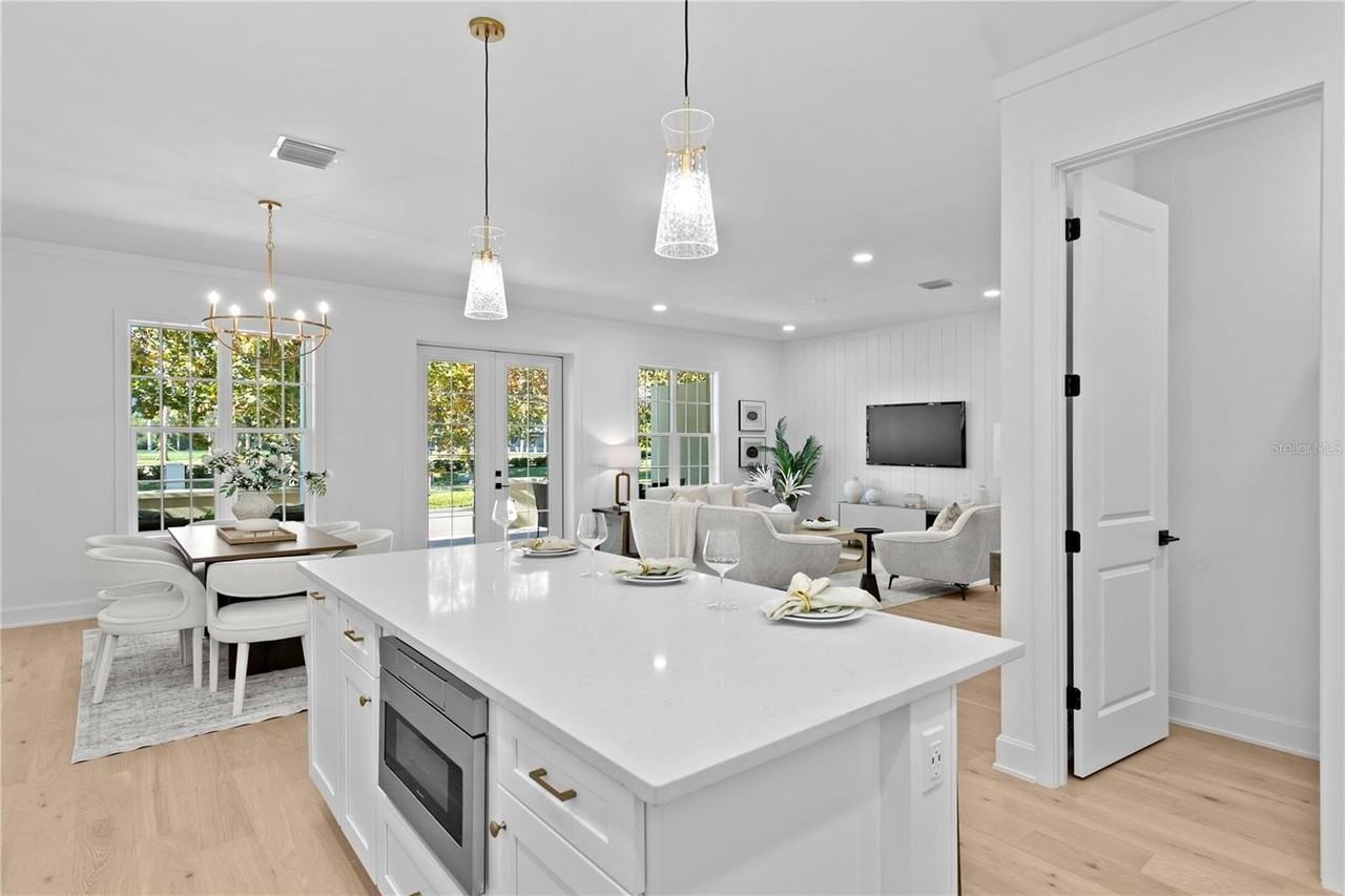 440 Gilman Pl N - Photo 6 of 38