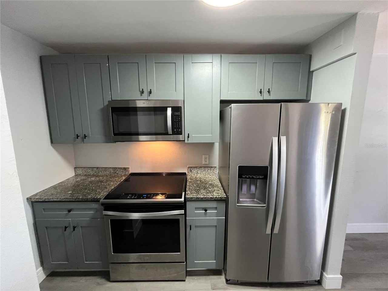 4902 W Gandy Blvd #E106 - Photo 6 of 20