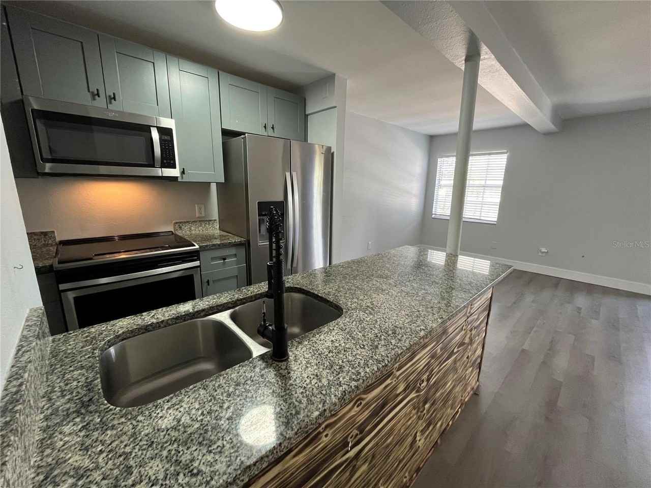 4902 W Gandy Blvd #E106 - Photo 7 of 20