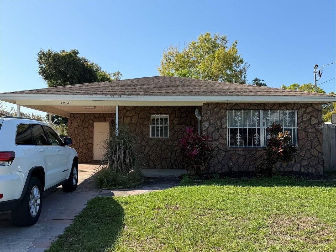 3230 W Saint Conrad St