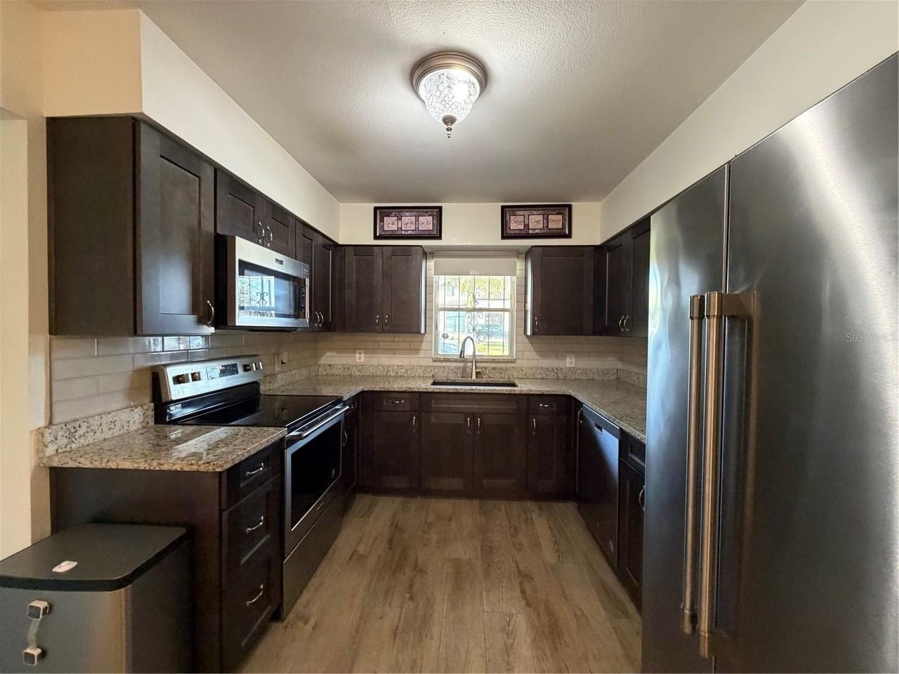 3230 W Saint Conrad St - Photo 3 of 17