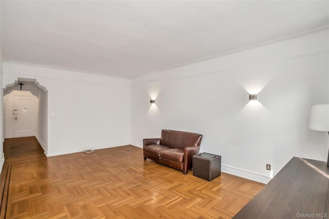 3540 82nd St Apt 4d - Photo 3 of 11