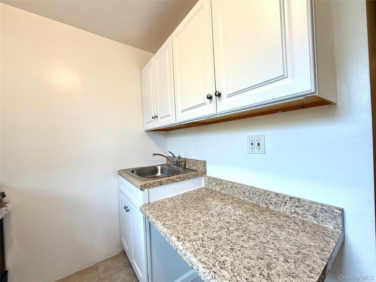 3331 163rd St Apt 2 - Photo 5 of 16