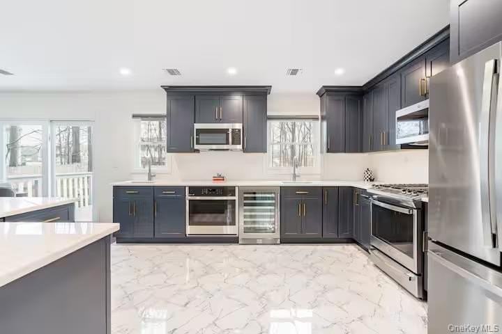 9 E Stemmer Ln - Photo 4 of 37