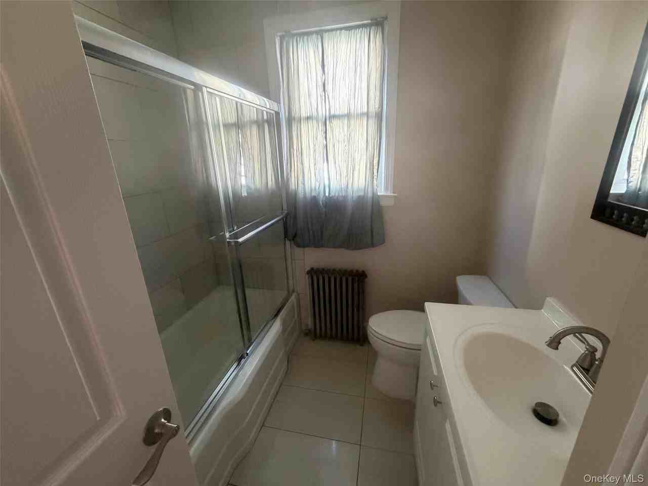 73 Willoughby Ave - Photo 5 of 8