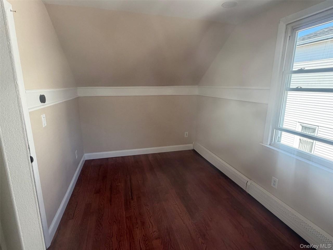 73 Willoughby Ave - Photo 7 of 8