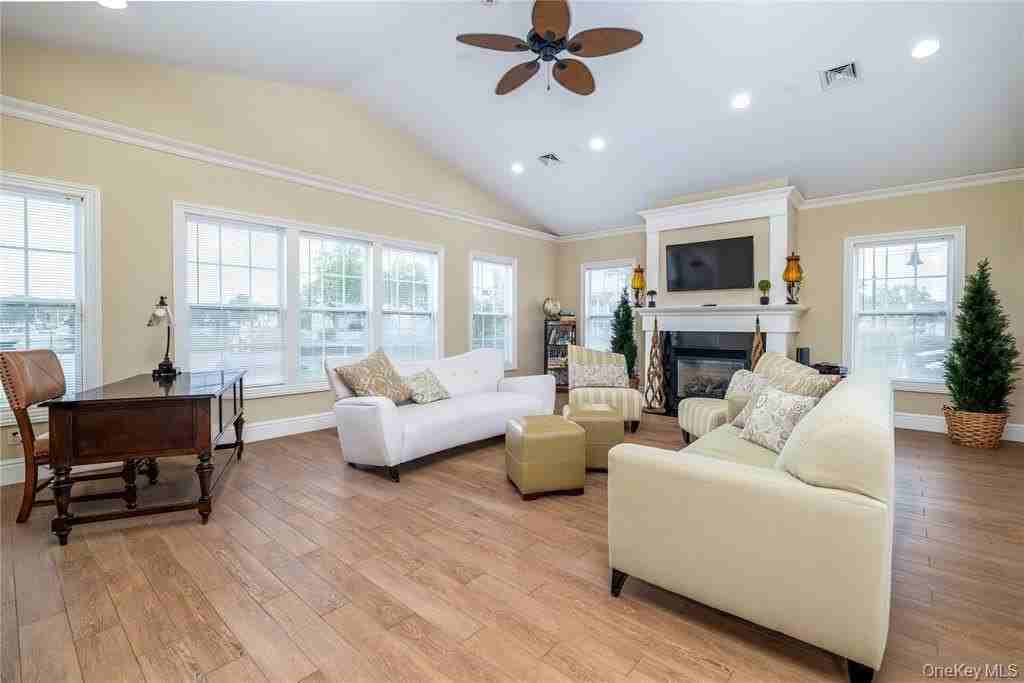 36 Nicole Ct Unit 36 - Photo 4 of 16