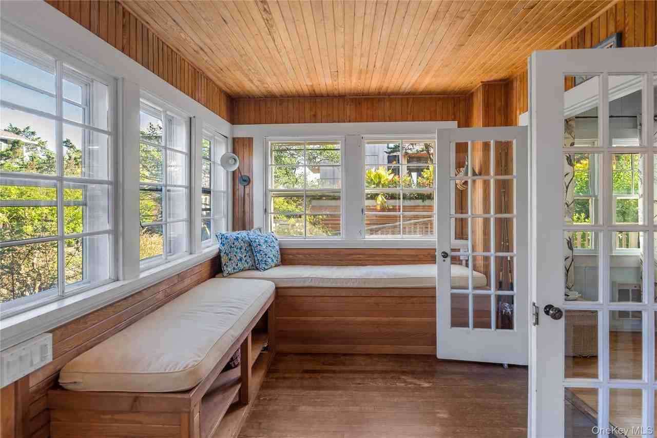 696 Ocean Breeze - Photo 5 of 28