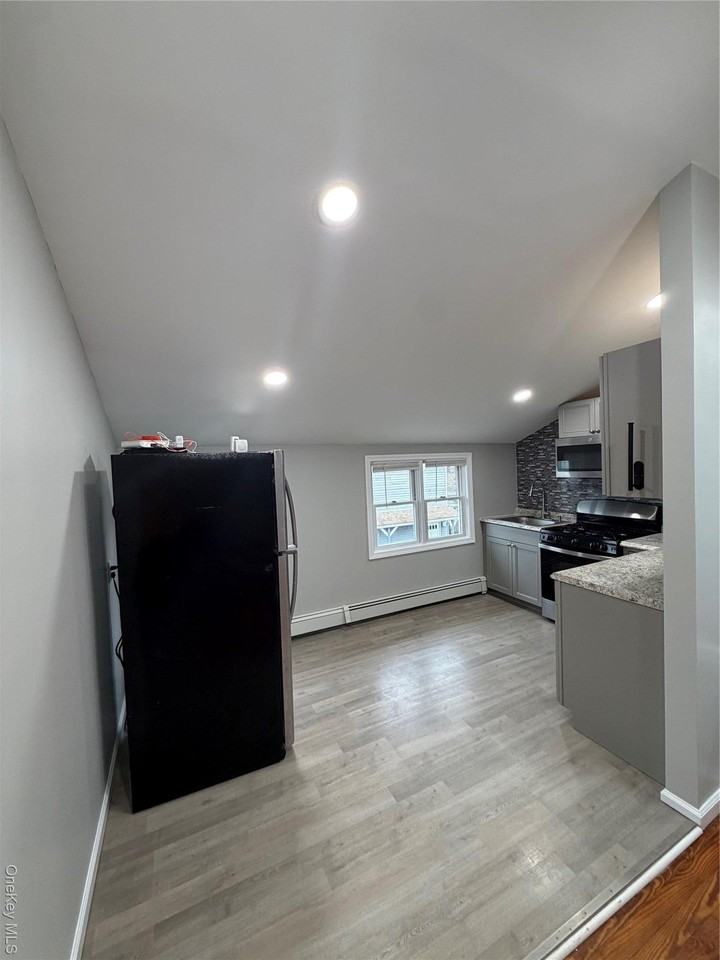 7 S Atlantic St - Photo 3 of 12