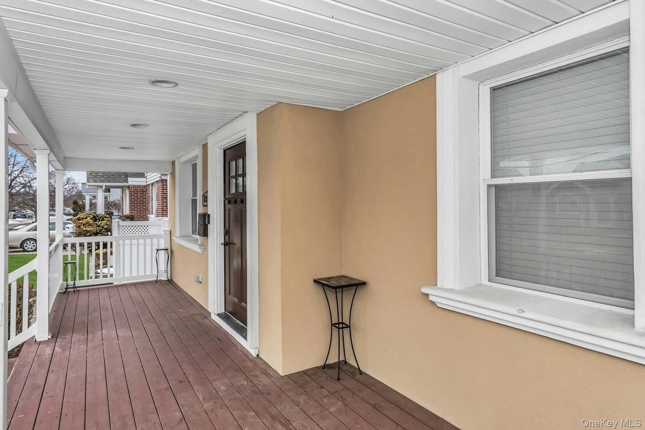 180 Kensington Rd - Photo 4 of 29