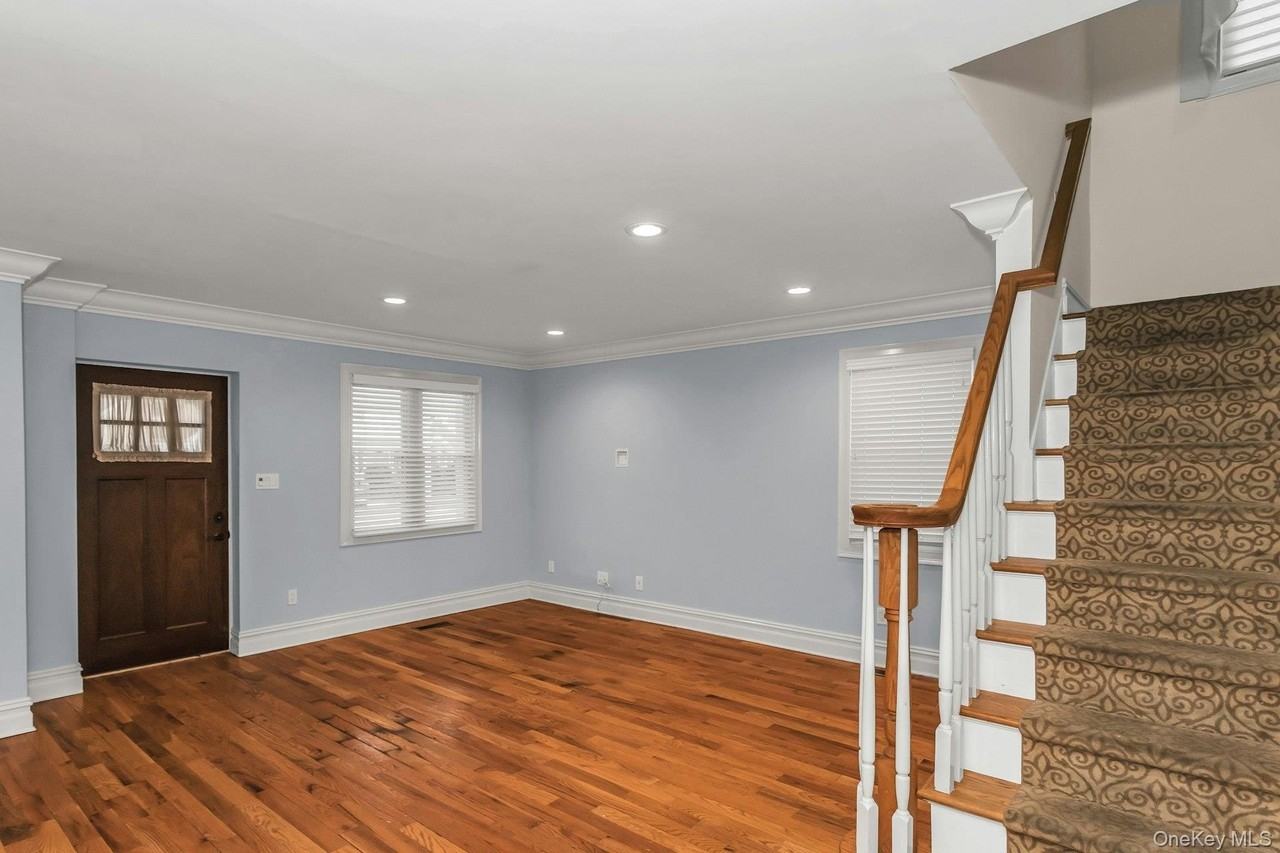 180 Kensington Rd - Photo 5 of 29