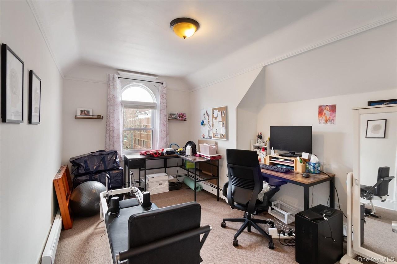 172 Harrison Ave - Photo 5 of 10