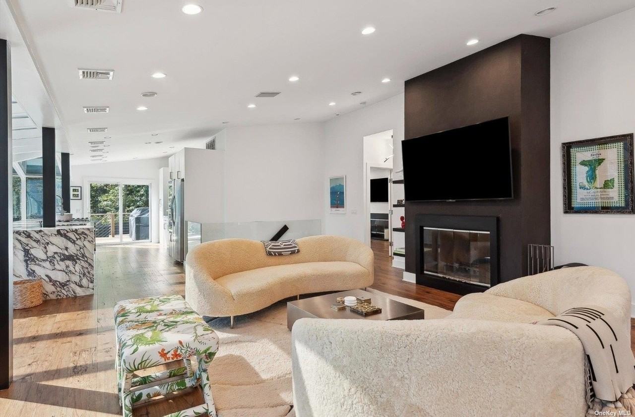 69 Three Mile Harbor Dr - Photo 6 of 35