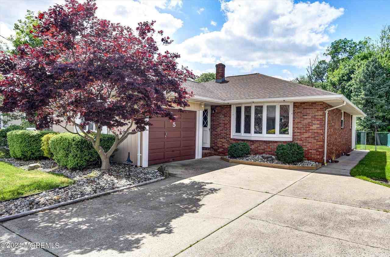 5 Hilltop Ave - Photo 2 of 31