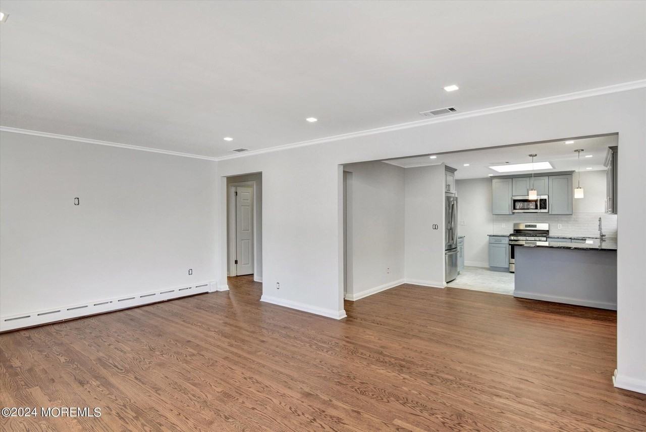 5 Hilltop Ave - Photo 4 of 31