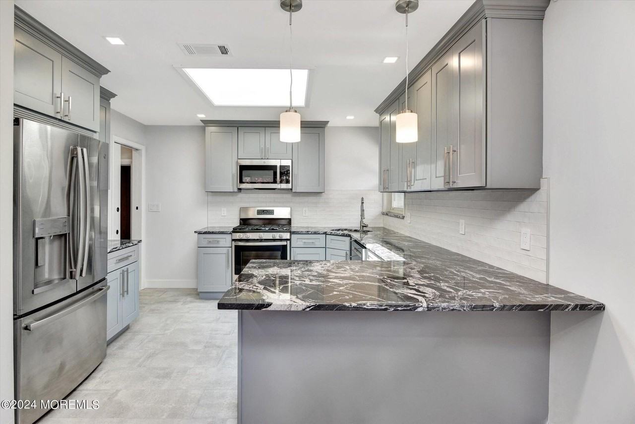 5 Hilltop Ave - Photo 6 of 31