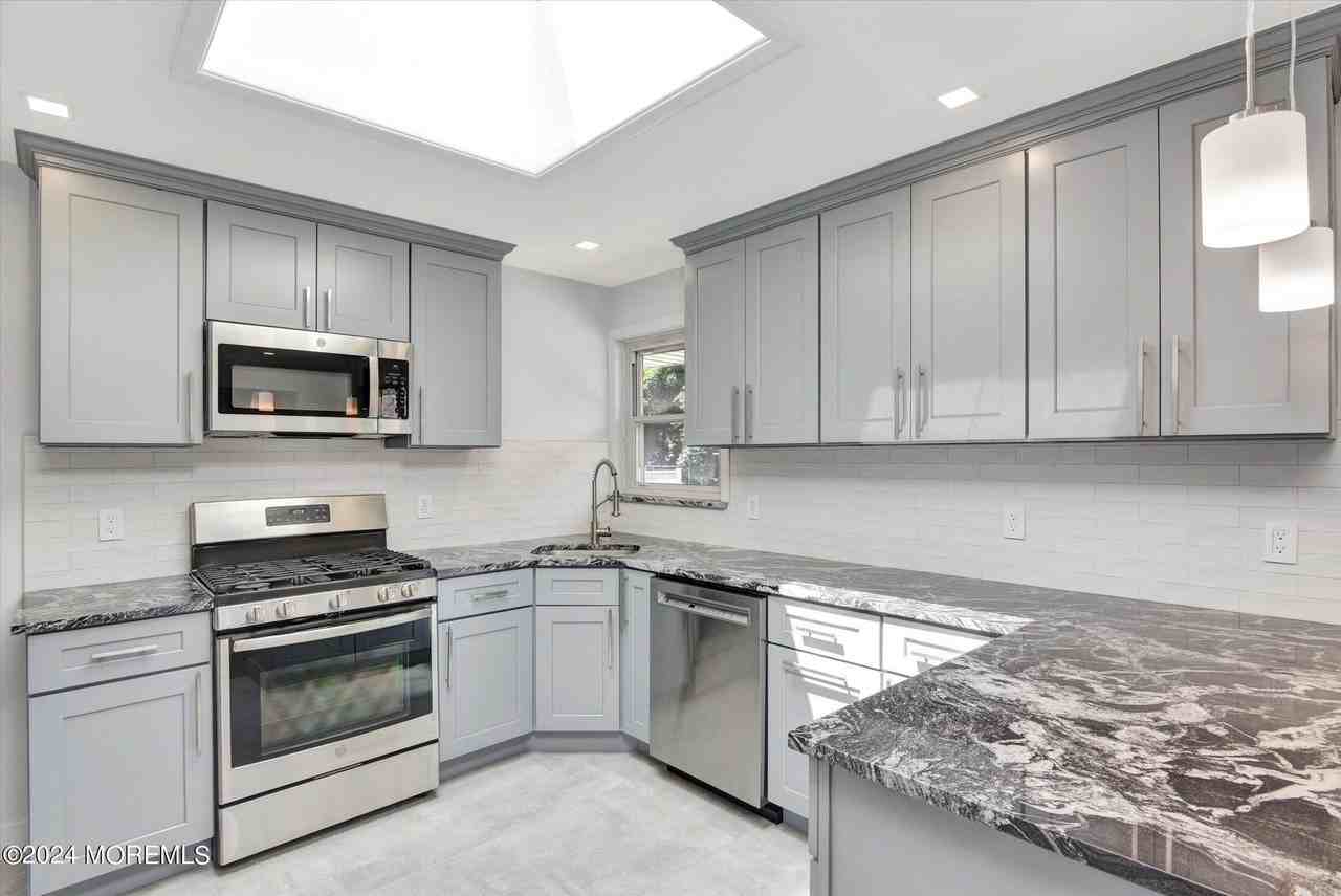 5 Hilltop Ave - Photo 7 of 31