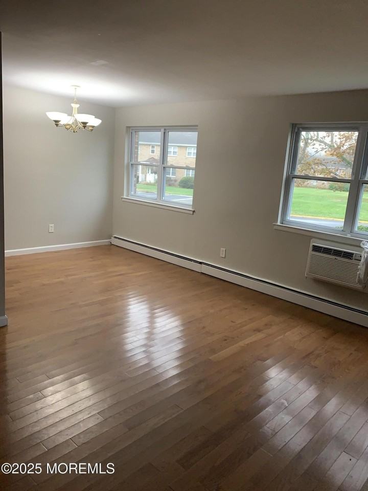 32 Manchester Ct Apt D - Photo 6 of 12