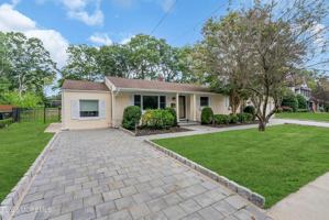 featured image of 455 W Lincoln Ave