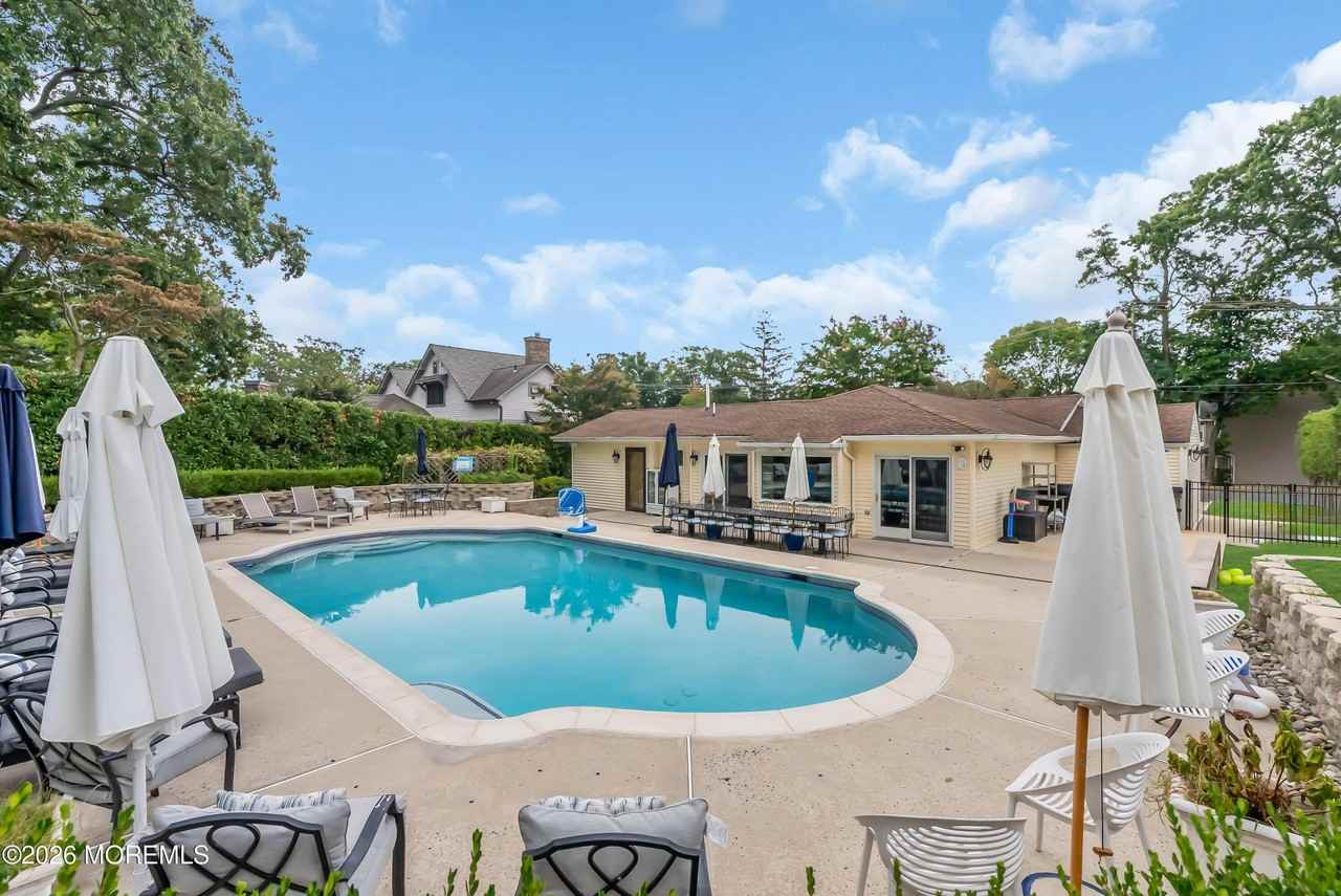 455 W Lincoln Ave - Photo 3 of 40