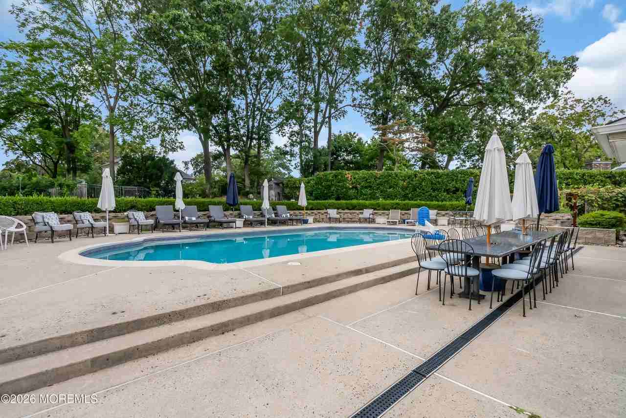 455 W Lincoln Ave - Photo 4 of 40