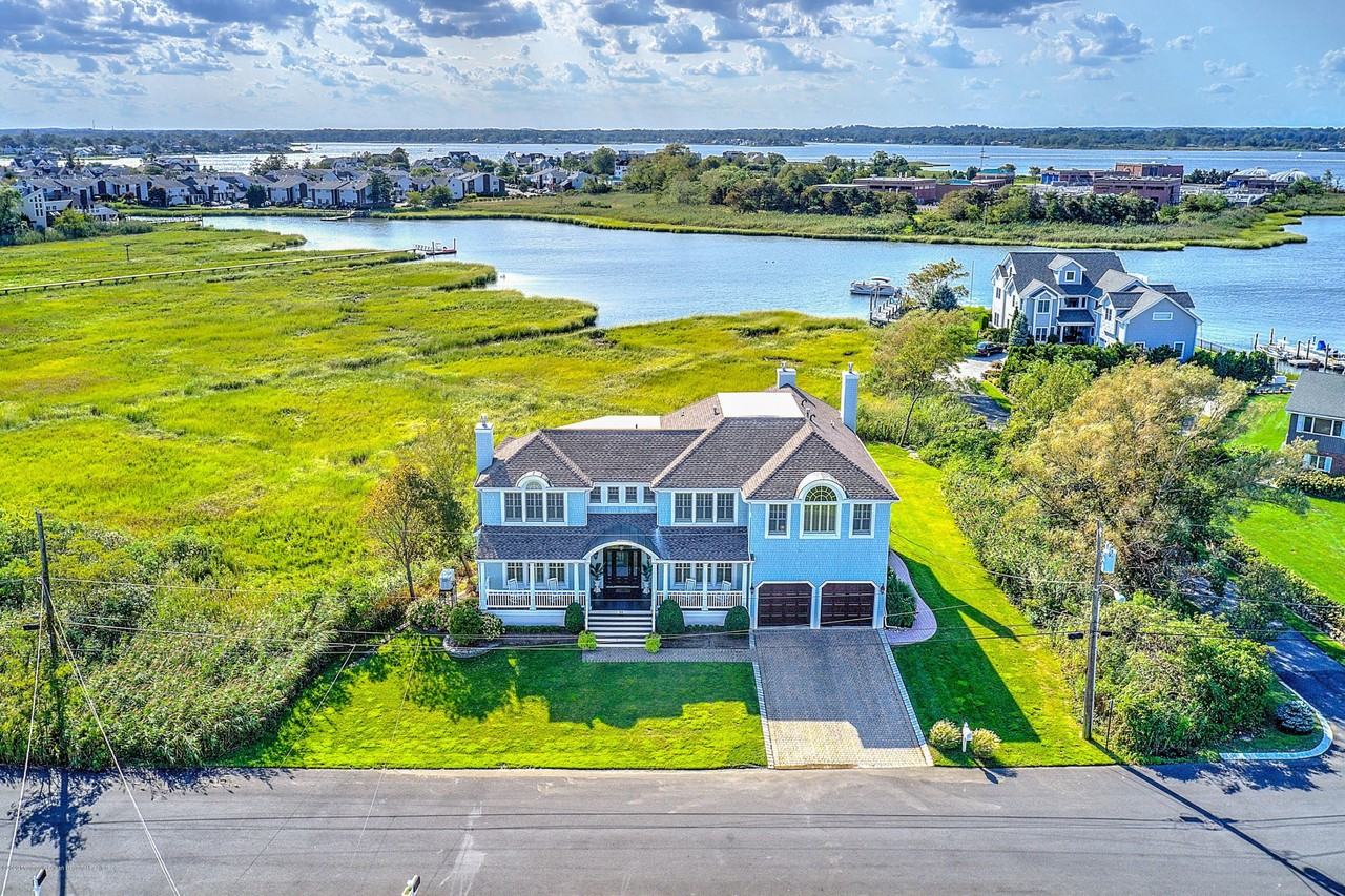 30 Columbus Dr - Photo 2 of 50