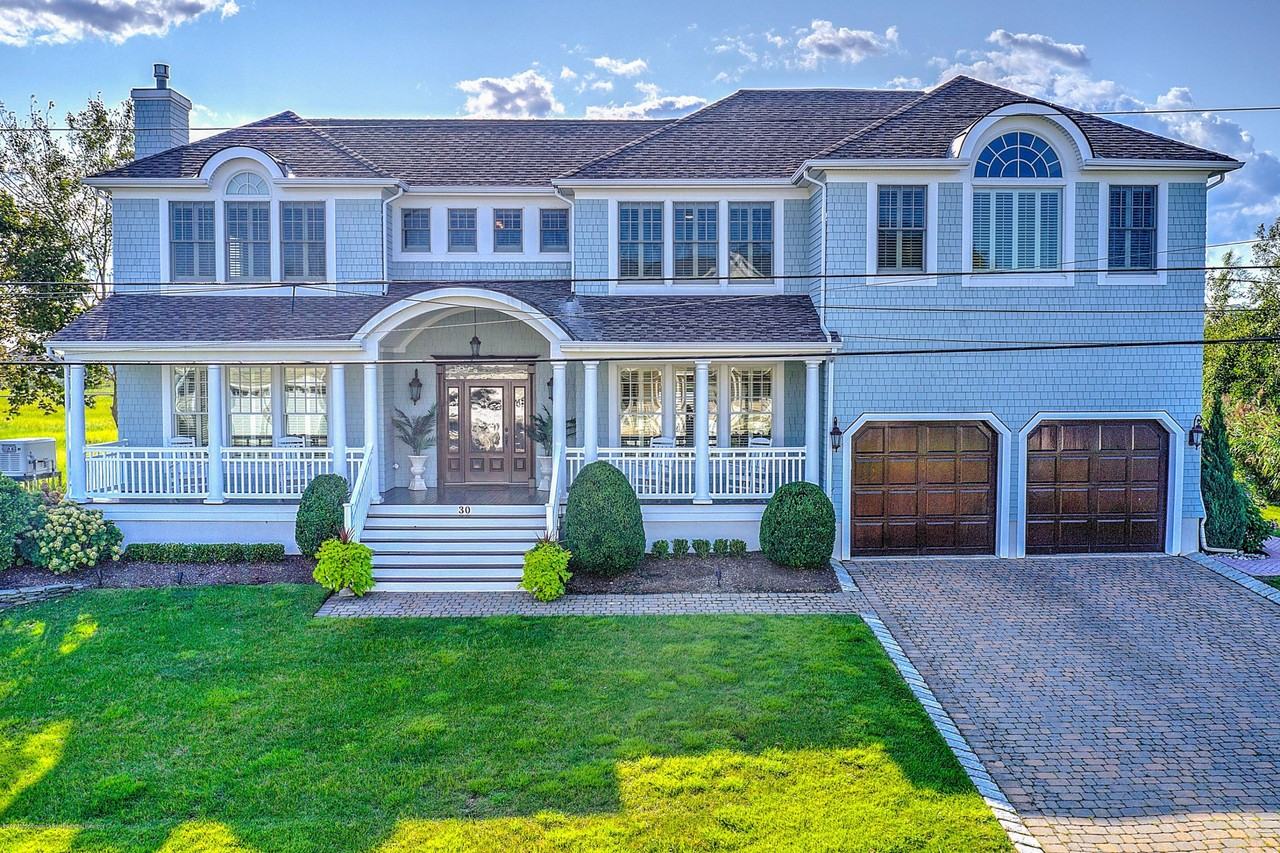 30 Columbus Dr - Photo 3 of 50