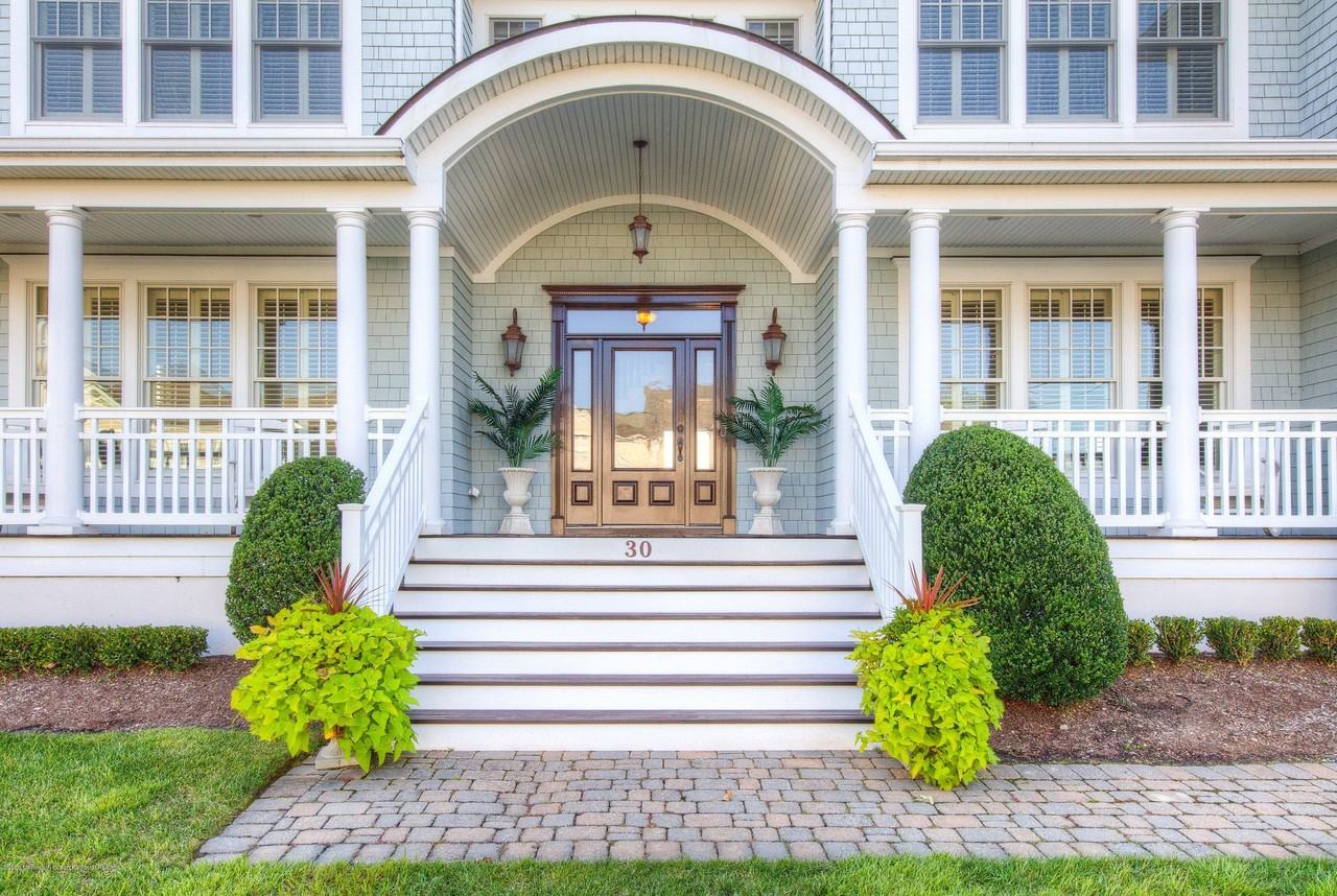 30 Columbus Dr - Photo 4 of 50