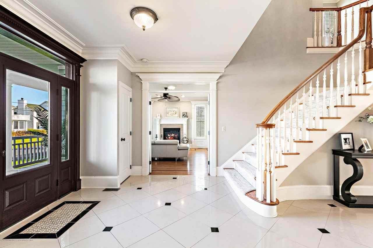 30 Columbus Dr - Photo 6 of 50