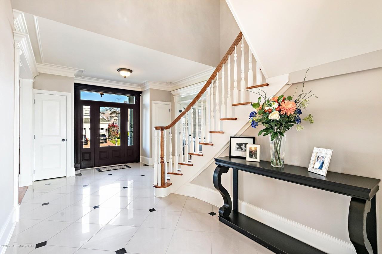 30 Columbus Dr - Photo 7 of 50