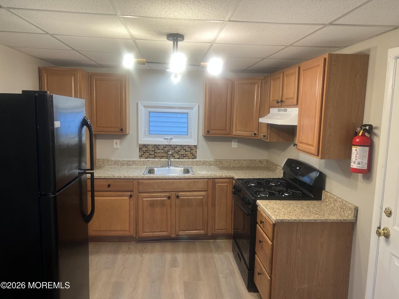 133 Leonard Ave - Photo 6 of 25