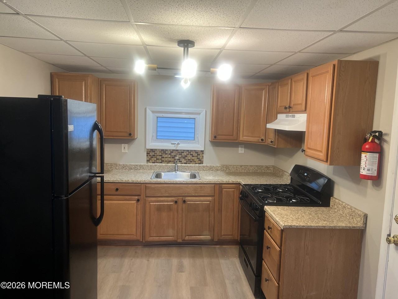 133 Leonard Ave - Photo 7 of 25