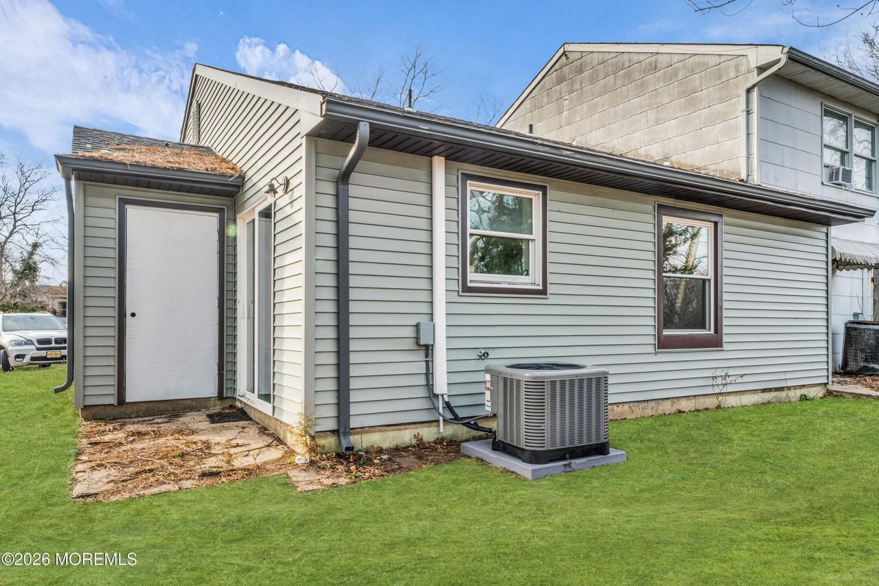 110 Lexington Blvd - Photo 3 of 14