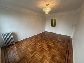 E 196th St #5C - Photo 1 of 1