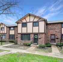 18W269 Kirkland Ln - Photo 1 of 1