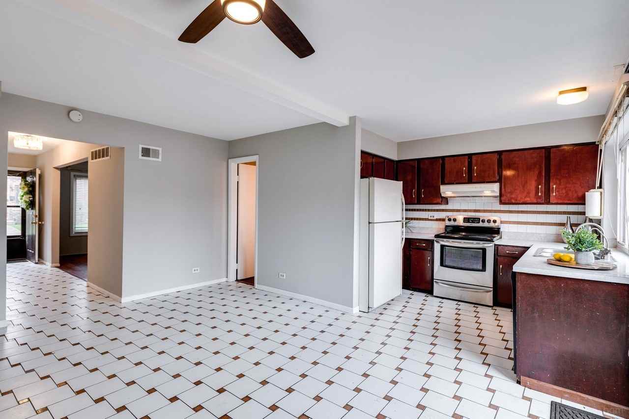 18W269 Kirkland Ln - Photo 6 of 22