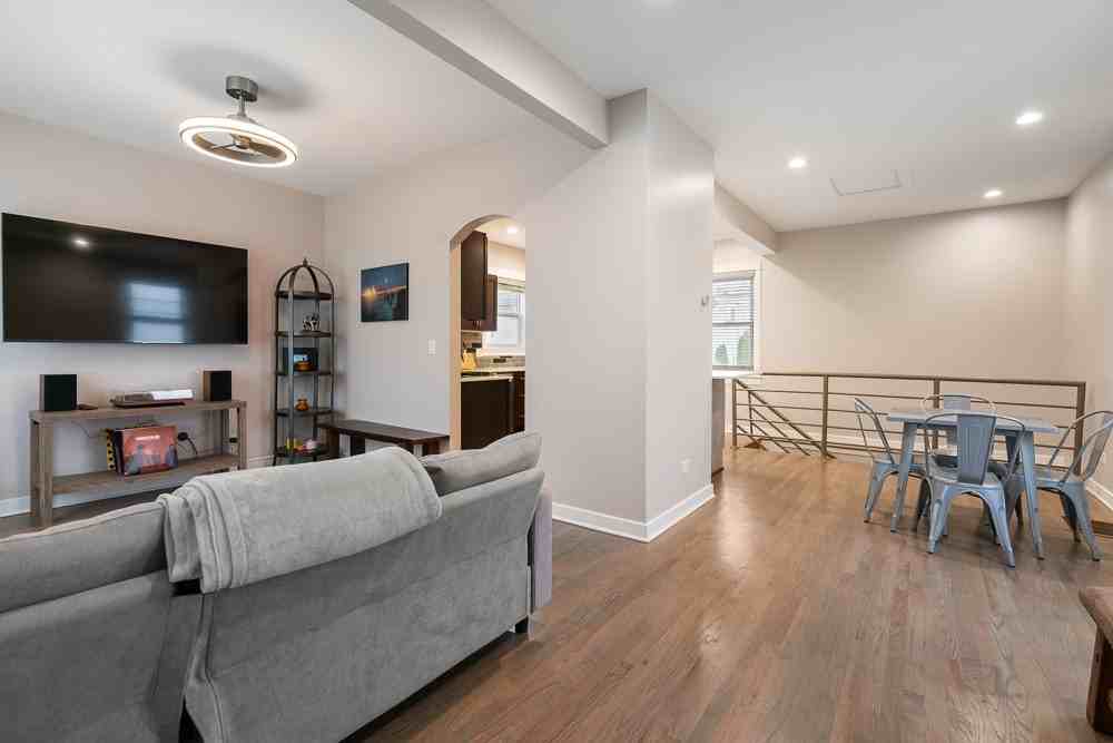 4242 N Kimball Avenue unit: Coach - Photo 4 of 15