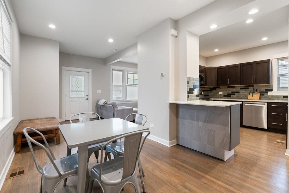 4242 N Kimball Avenue unit: Coach - Photo 6 of 15