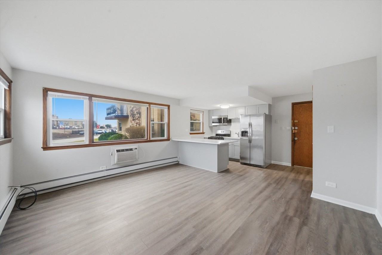 7709 W Marwood Ave Apt 1n - Photo 2 of 13