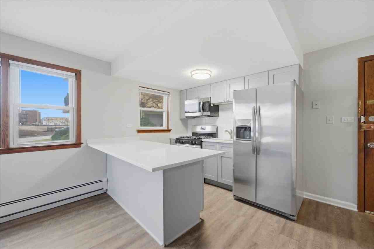 7709 W Marwood Ave Apt 1n - Photo 4 of 13