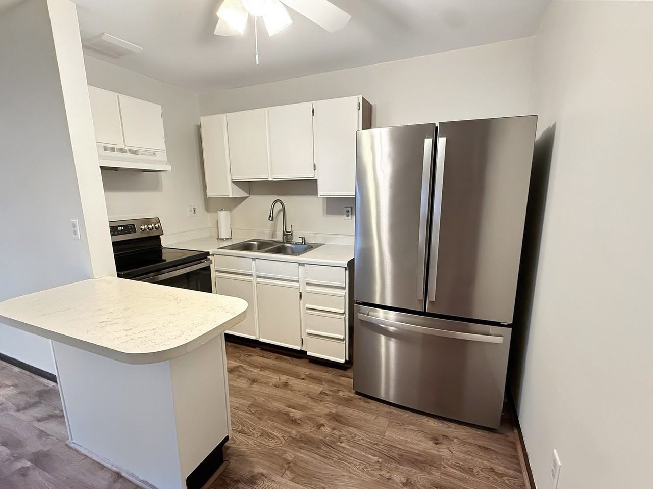 3170 W Monroe St Apt 101 - Photo 2 of 10