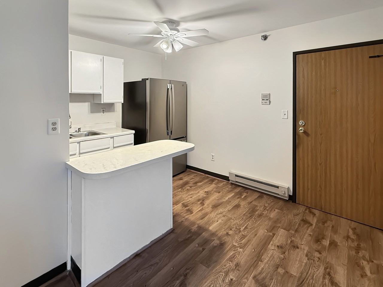 3170 W Monroe St Apt 101 - Photo 3 of 10