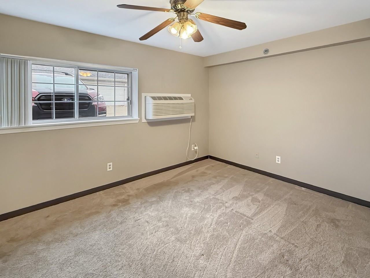 3170 W Monroe St Apt 101 - Photo 5 of 10