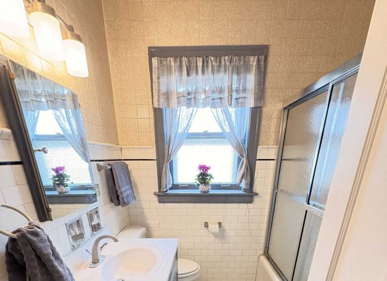 6652 N Campbell Ave Unit 2 - Photo 6 of 13