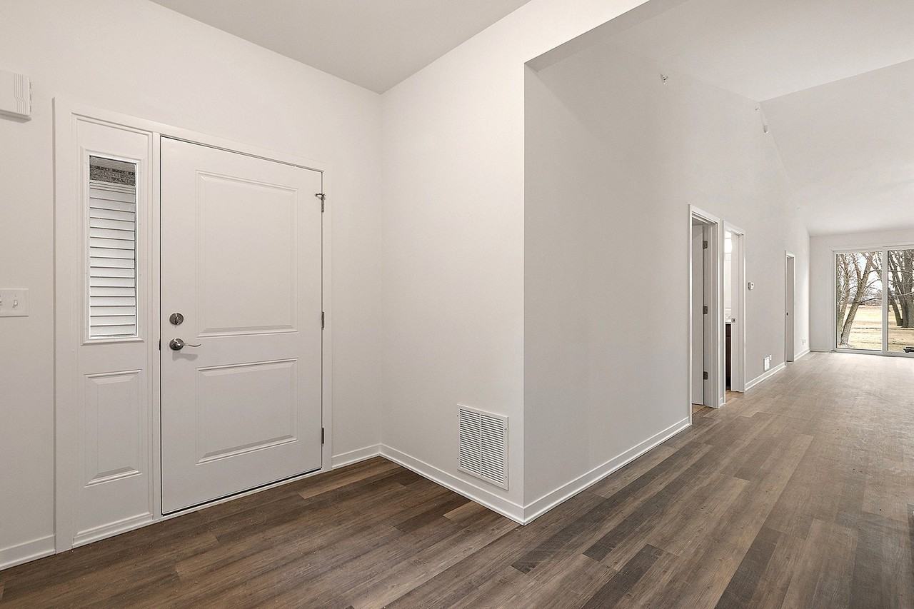 52 Olympus Dr - Photo 5 of 42