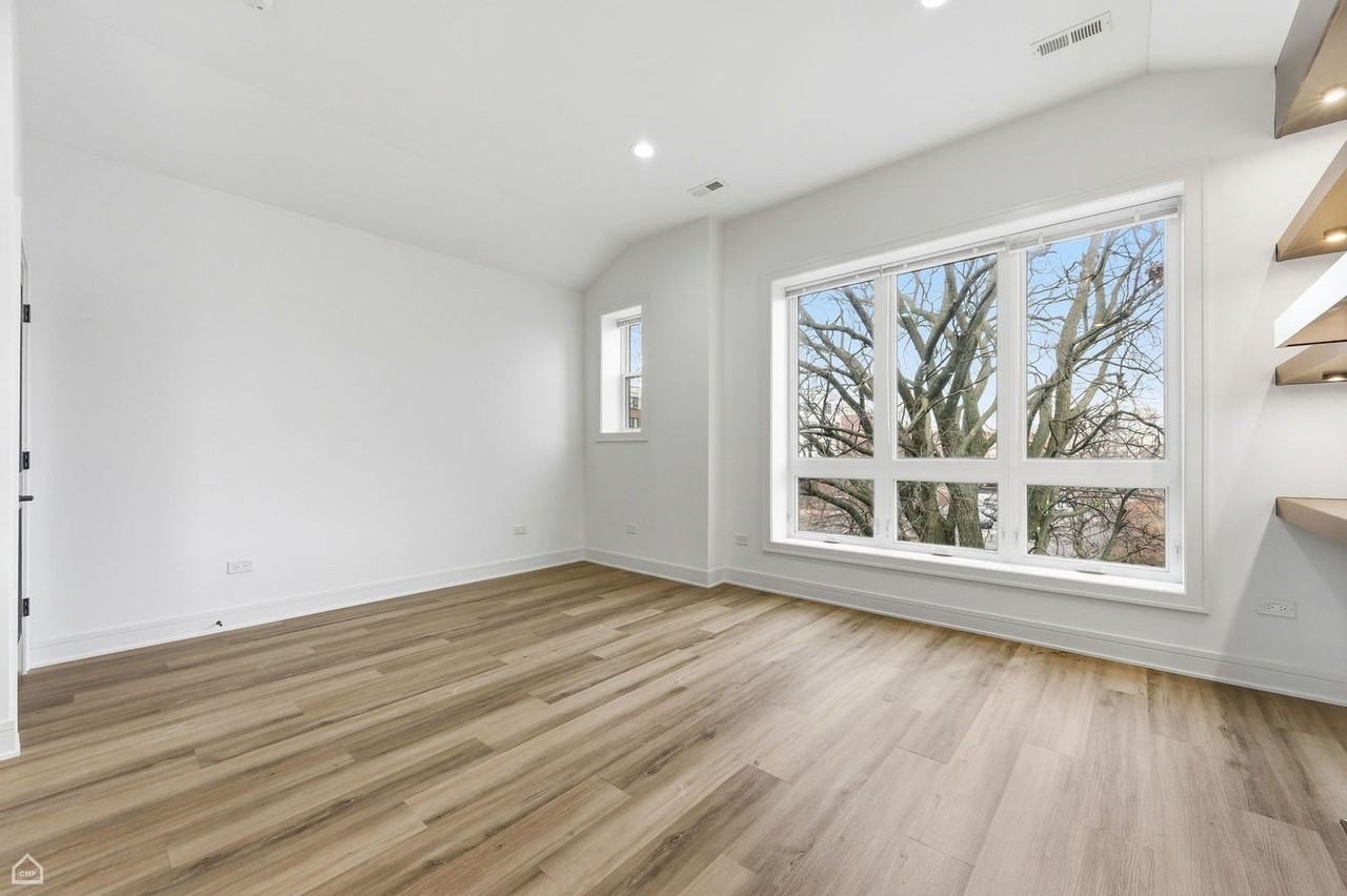 861 E 63rd Pl Unit 3 - Photo 3 of 20